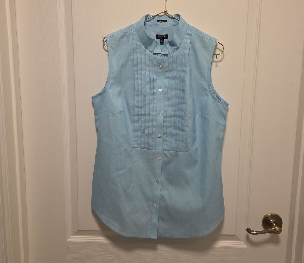 Croft & Barrow Sky Blue Sleeveless Button-Down Shirt